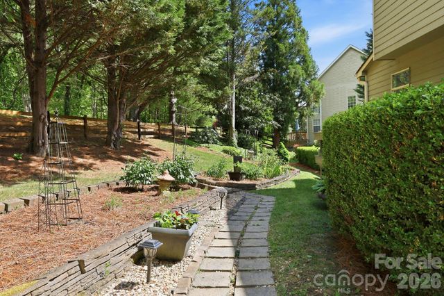 306 Woodview Court, Fletcher, NC 28732