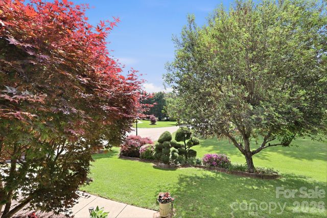 306 Woodview Court, Fletcher, NC 28732