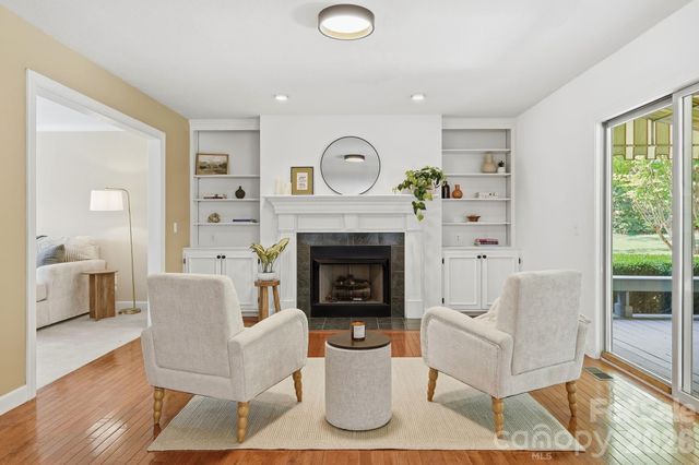 306 Woodview Court, Fletcher, NC 28732