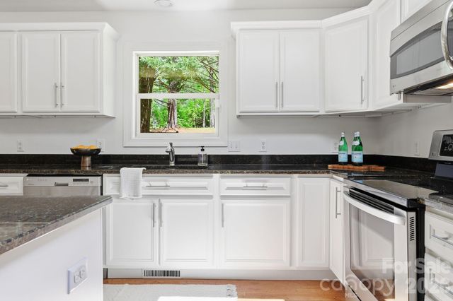 306 Woodview Court, Fletcher, NC 28732