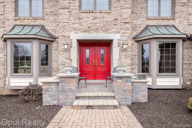 19760 Sussex Avenue, Livonia, MI 48152