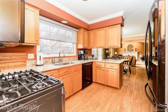 19760 Sussex Avenue, Livonia, MI 48152