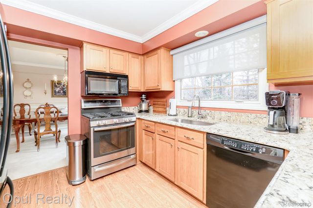 19760 Sussex Avenue, Livonia, MI 48152