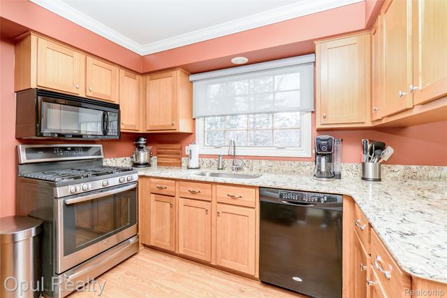 19760 Sussex Avenue, Livonia, MI 48152