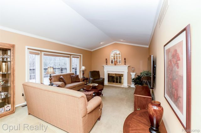 19760 Sussex Avenue, Livonia, MI 48152