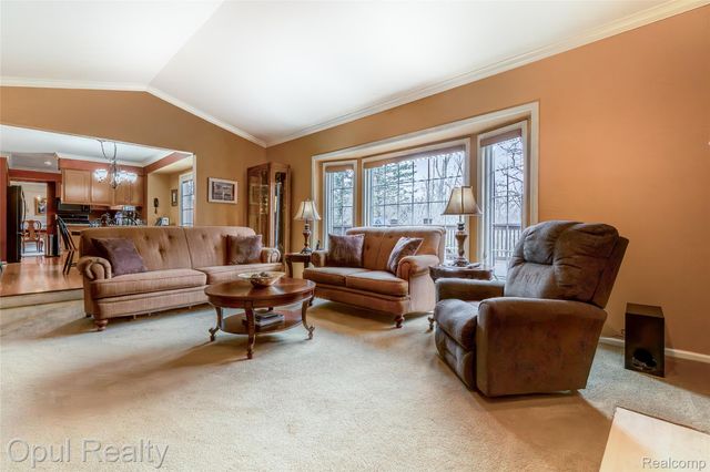 19760 Sussex Avenue, Livonia, MI 48152