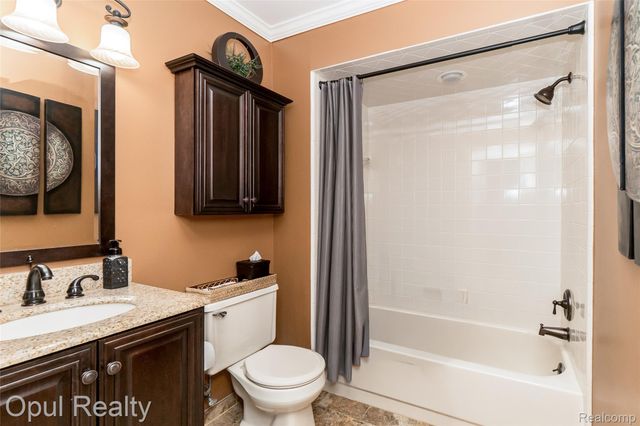 19760 Sussex Avenue, Livonia, MI 48152