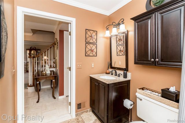 19760 Sussex Avenue, Livonia, MI 48152