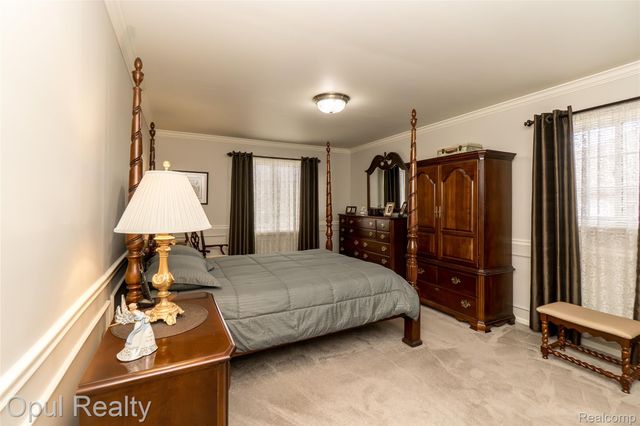 19760 Sussex Avenue, Livonia, MI 48152