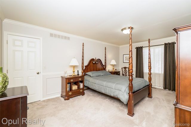 19760 Sussex Avenue, Livonia, MI 48152