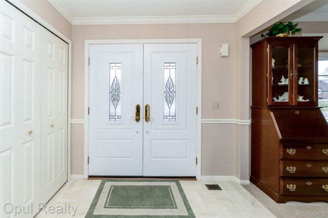 19760 Sussex Avenue, Livonia, MI 48152