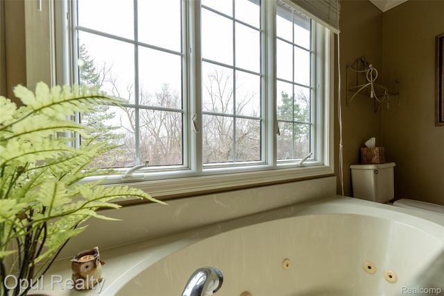 19760 Sussex Avenue, Livonia, MI 48152