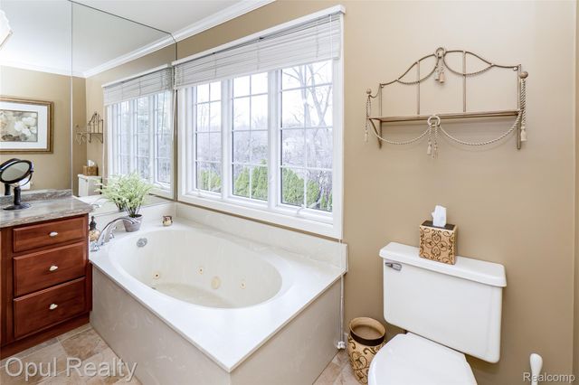 19760 Sussex Avenue, Livonia, MI 48152