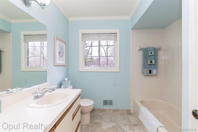 19760 Sussex Avenue, Livonia, MI 48152