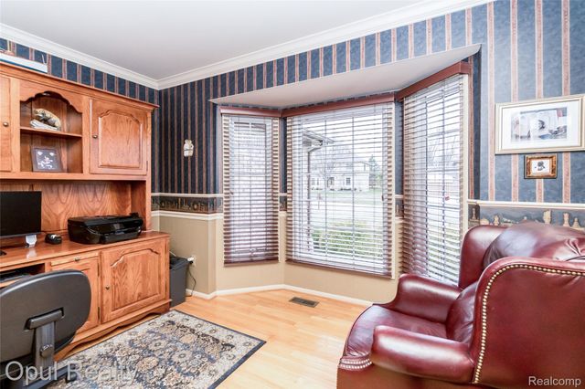 19760 Sussex Avenue, Livonia, MI 48152