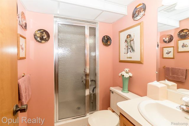 19760 Sussex Avenue, Livonia, MI 48152