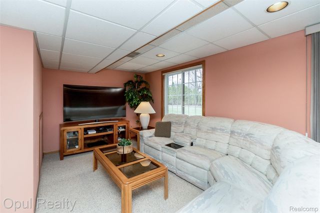 19760 Sussex Avenue, Livonia, MI 48152