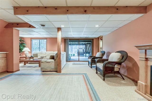 19760 Sussex Avenue, Livonia, MI 48152