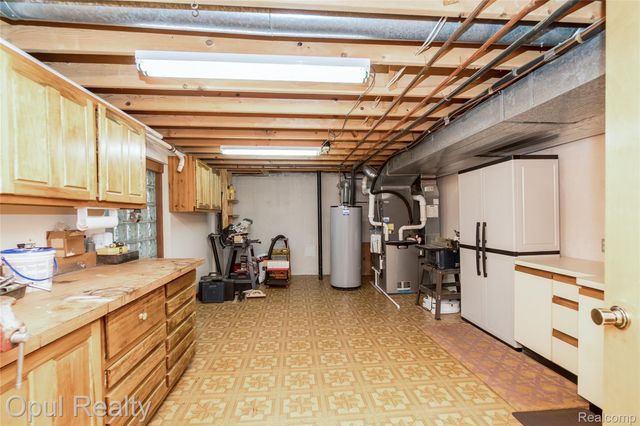 19760 Sussex Avenue, Livonia, MI 48152