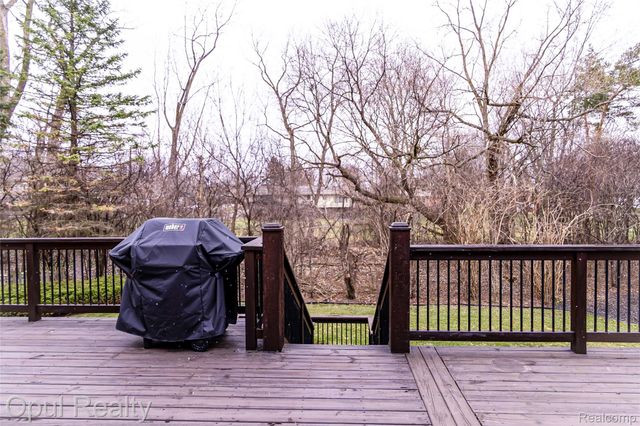 19760 Sussex Avenue, Livonia, MI 48152