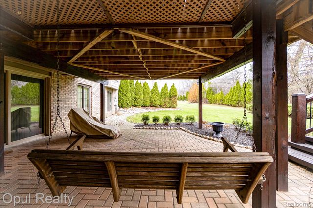 19760 Sussex Avenue, Livonia, MI 48152