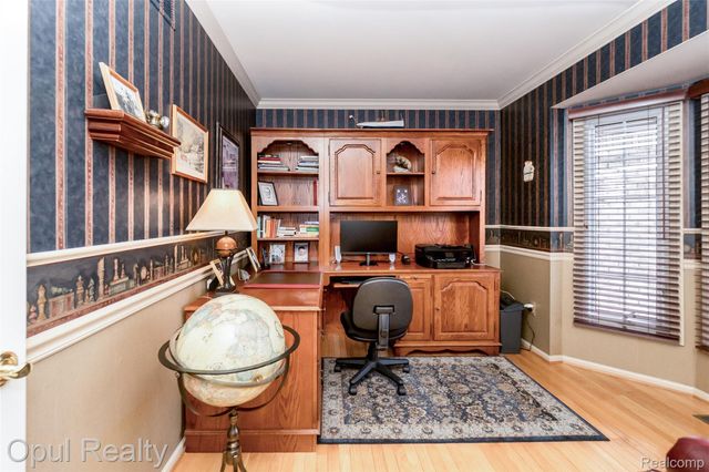 19760 Sussex Avenue, Livonia, MI 48152