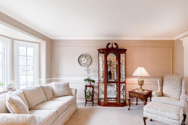 19760 Sussex Avenue, Livonia, MI 48152