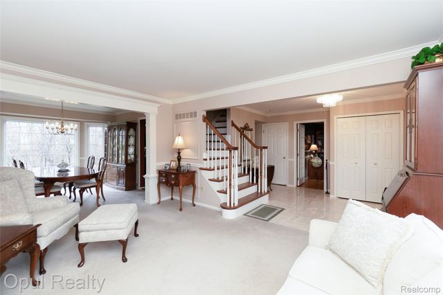 19760 Sussex Avenue, Livonia, MI 48152