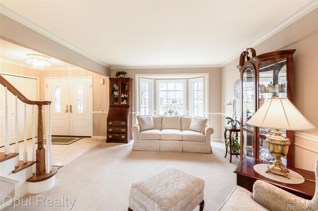 19760 Sussex Avenue, Livonia, MI 48152