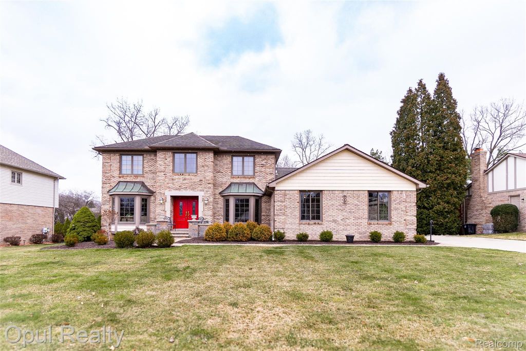 19760 Sussex Avenue, Livonia, MI 48152