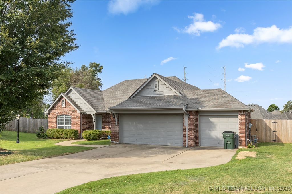 9208 N 98th East Street, Owasso, OK 74055