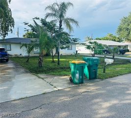 1171 S Alhambra CIR, Naples, FL 34103