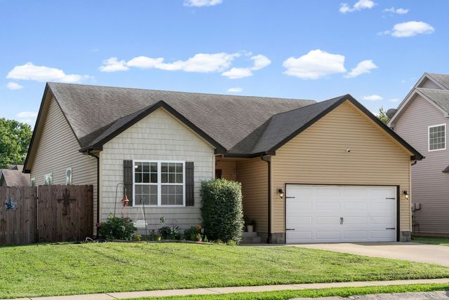 400 Leslie Wood Dr, Clarksville, TN 37040