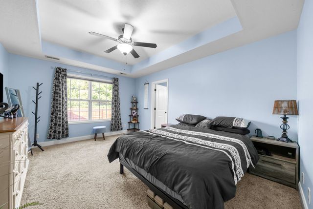 400 Leslie Wood Dr, Clarksville, TN 37040
