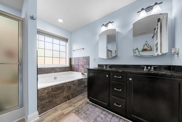 400 Leslie Wood Dr, Clarksville, TN 37040