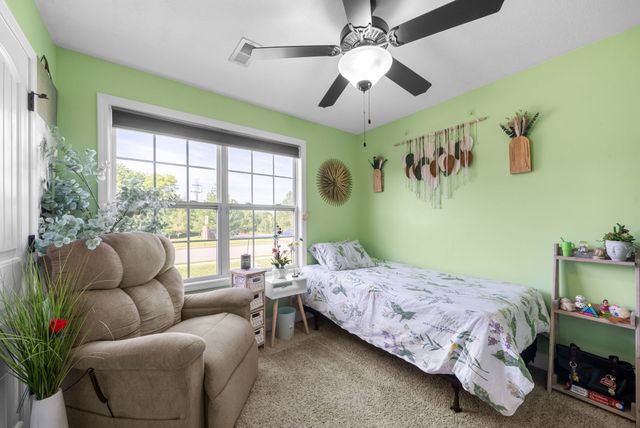 400 Leslie Wood Dr, Clarksville, TN 37040