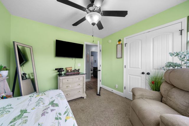 400 Leslie Wood Dr, Clarksville, TN 37040