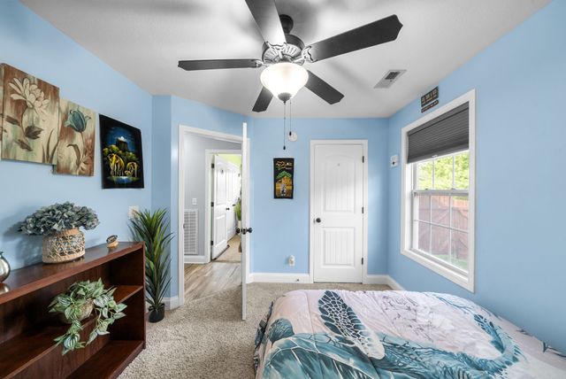 400 Leslie Wood Dr, Clarksville, TN 37040