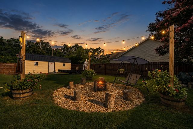 400 Leslie Wood Dr, Clarksville, TN 37040