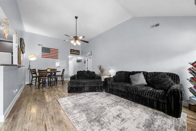 400 Leslie Wood Dr, Clarksville, TN 37040