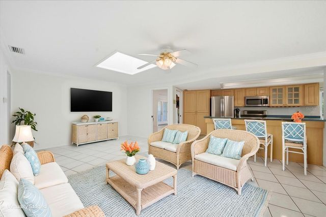 11176 HAMMOCK DRIVE, Largo, FL 33774