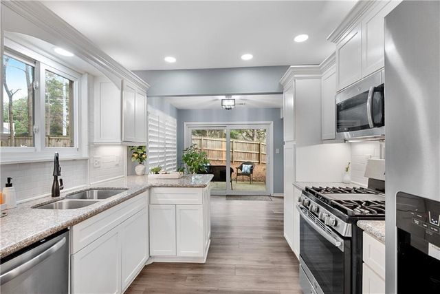 860 Waterbrook Court, Roswell, GA 30076