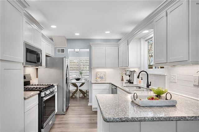 860 Waterbrook Court, Roswell, GA 30076