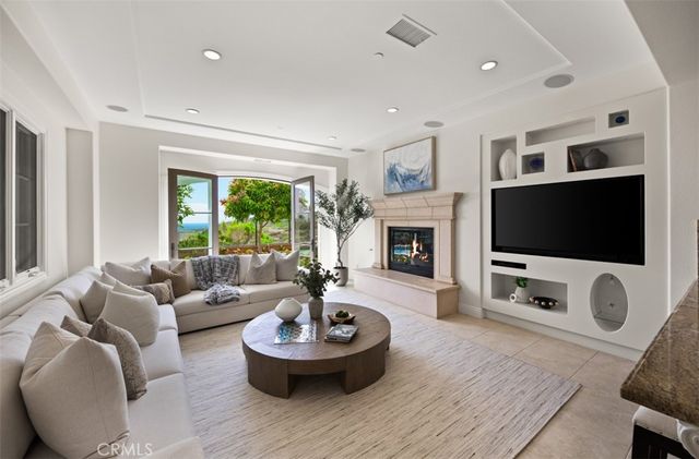 8 Star Catcher, Newport Coast, CA 92657