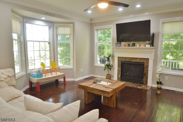 1 Greenwich Ct, Mount Olive Twp., NJ 07828