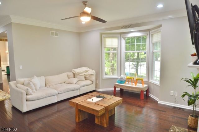 1 Greenwich Ct, Mount Olive Twp., NJ 07828