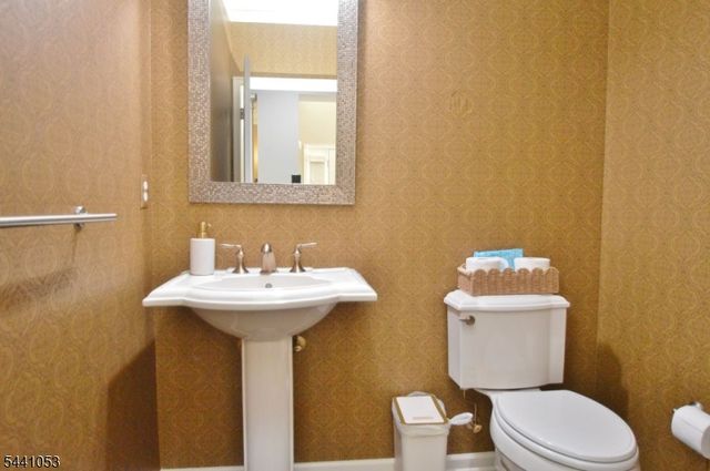 1 Greenwich Ct, Mount Olive Twp., NJ 07828