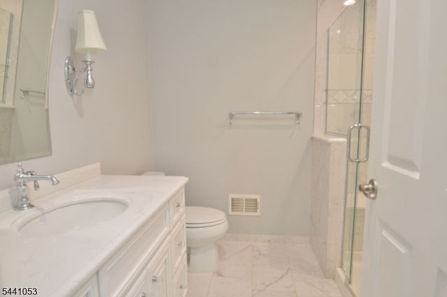 1 Greenwich Ct, Mount Olive Twp., NJ 07828