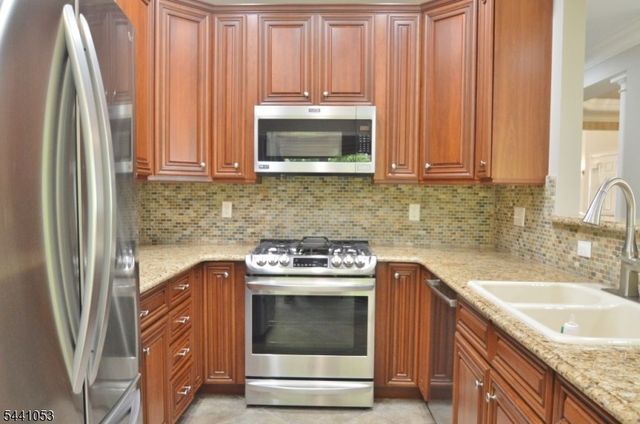 1 Greenwich Ct, Mount Olive Twp., NJ 07828