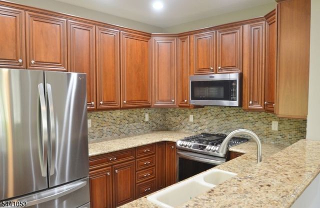 1 Greenwich Ct, Mount Olive Twp., NJ 07828